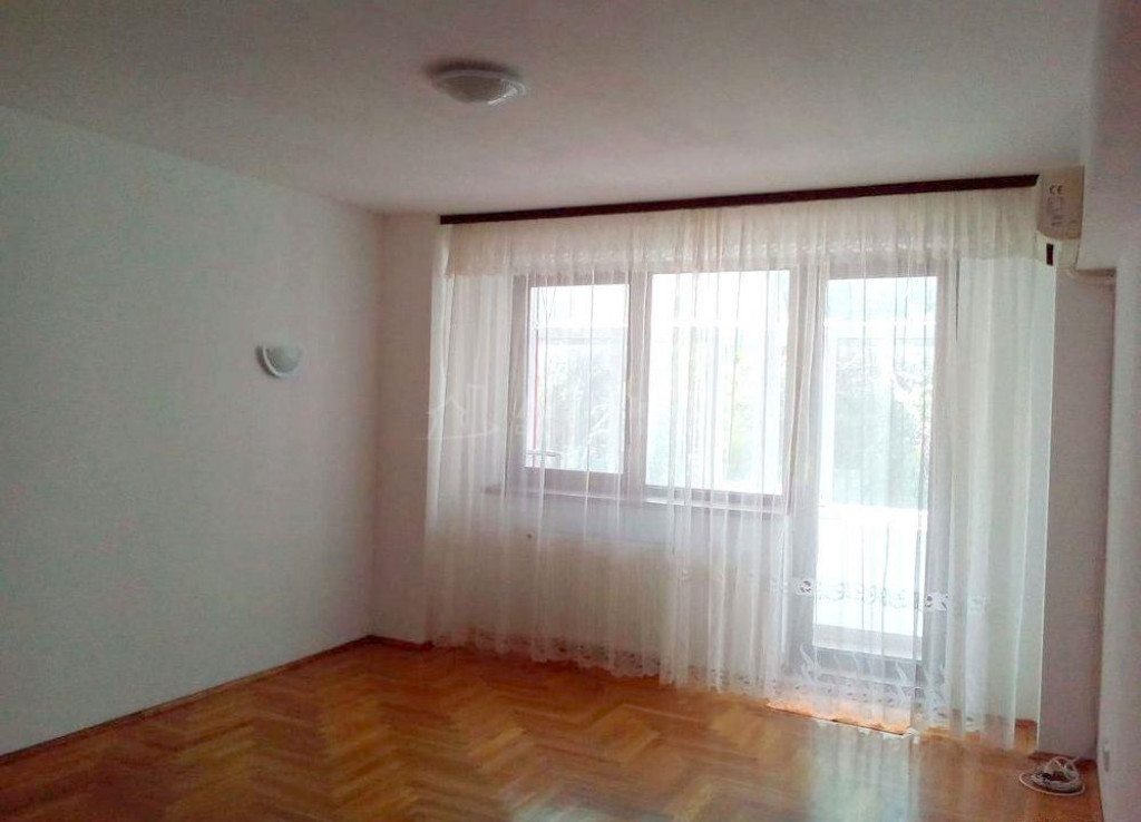 Bd Chisinau, apartament 2 camere decom, nemobilat si garaj