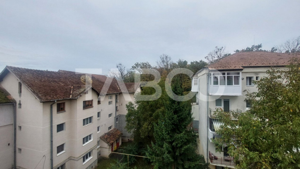 Apartament 3 camere balcon si pivnita 60 mp Valea Aurie Sibi