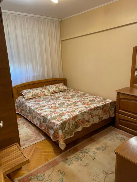 Apartament 3 camere de inchiriat situat in zona DACIA