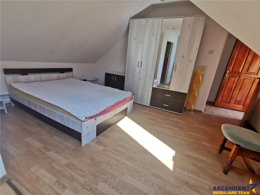 Apartament la casa cu curte, in zona centrul civic al Brasov