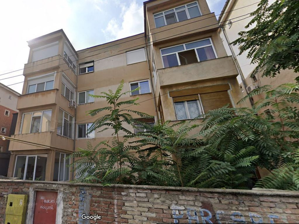 Cota 3/16 din apartament 2 camere, Arad, Jud Arad-id R198...