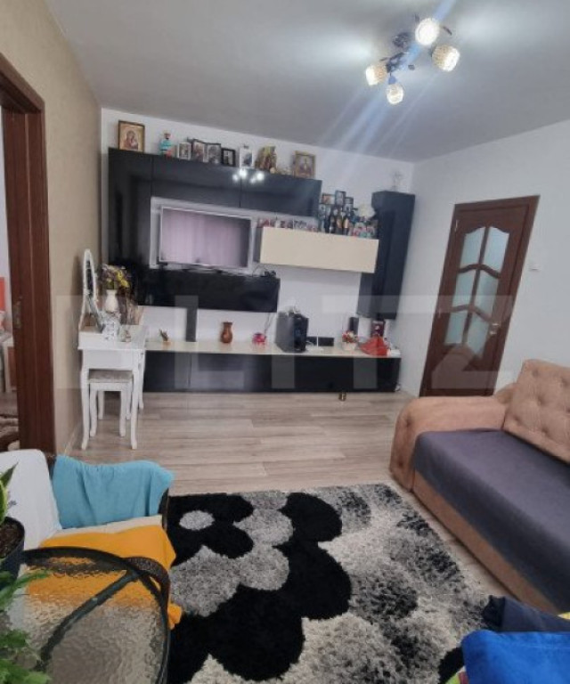 Apartament 2 camere, semidecomandat, mobilat, Central, zona