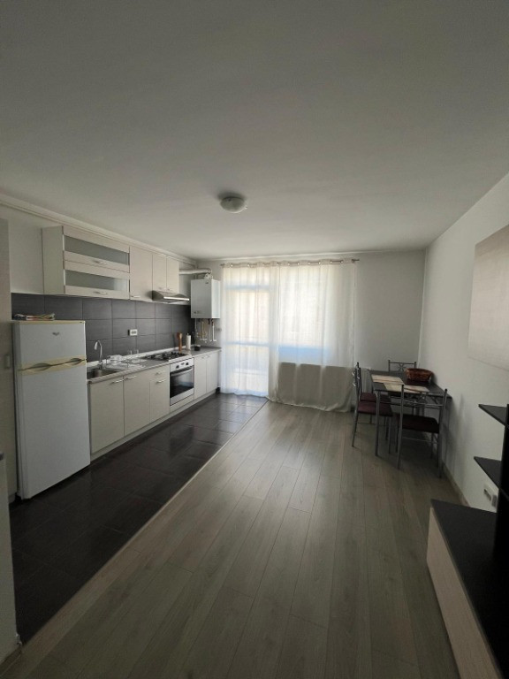 Apartament cu 2 camere cu parcare in Floresti zona Cetatii!