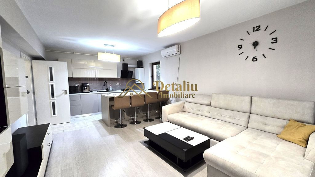 Apartament cu 3 camere de inchiriat, Centru