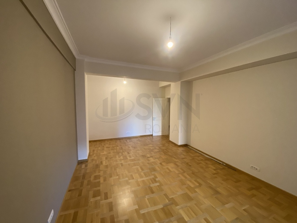 Apartament nou de I 3 camere I Curte proprie 35 mp I Zona...