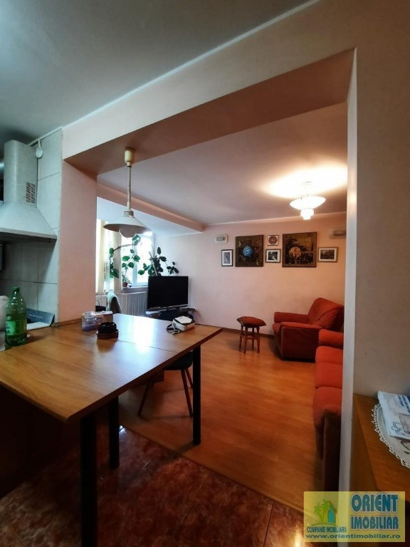 Tomis Nord, apartament 4 camere, etaj 2, gaze, mobilat,