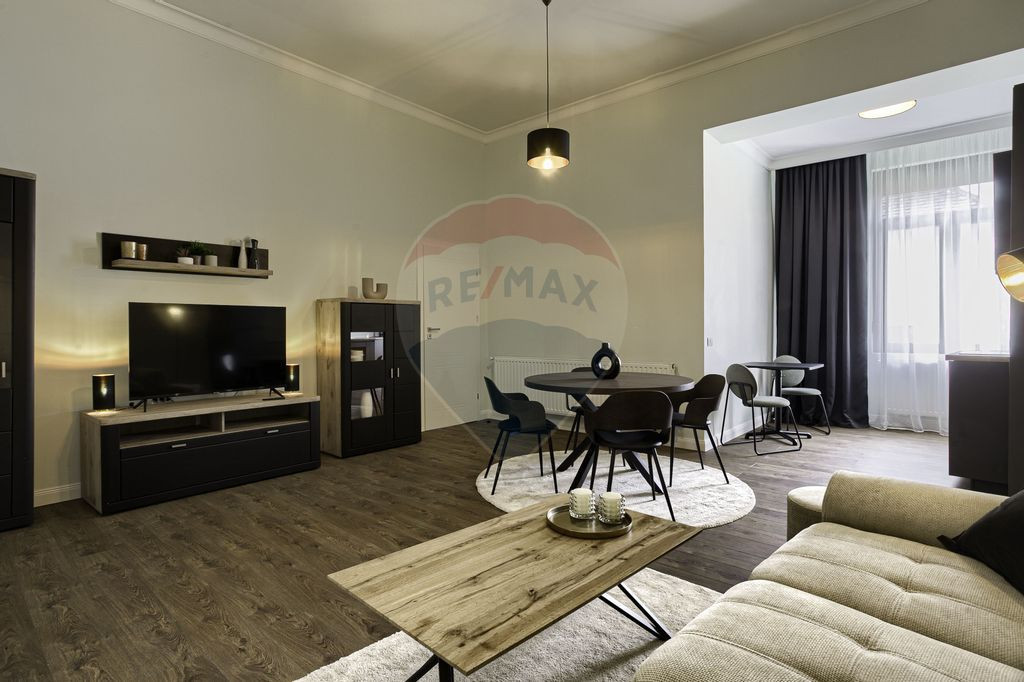 Apartament cu 3 camere de vanzare în zona Ultracentral.C...