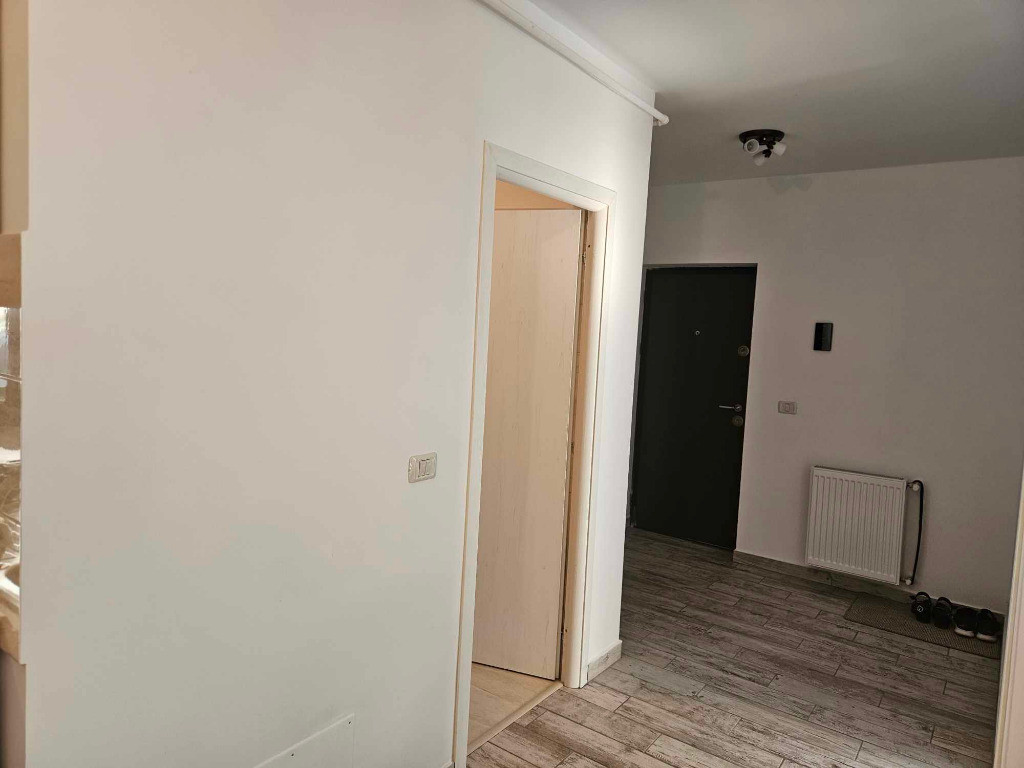 Apartament de 2 camere zona Tractorul