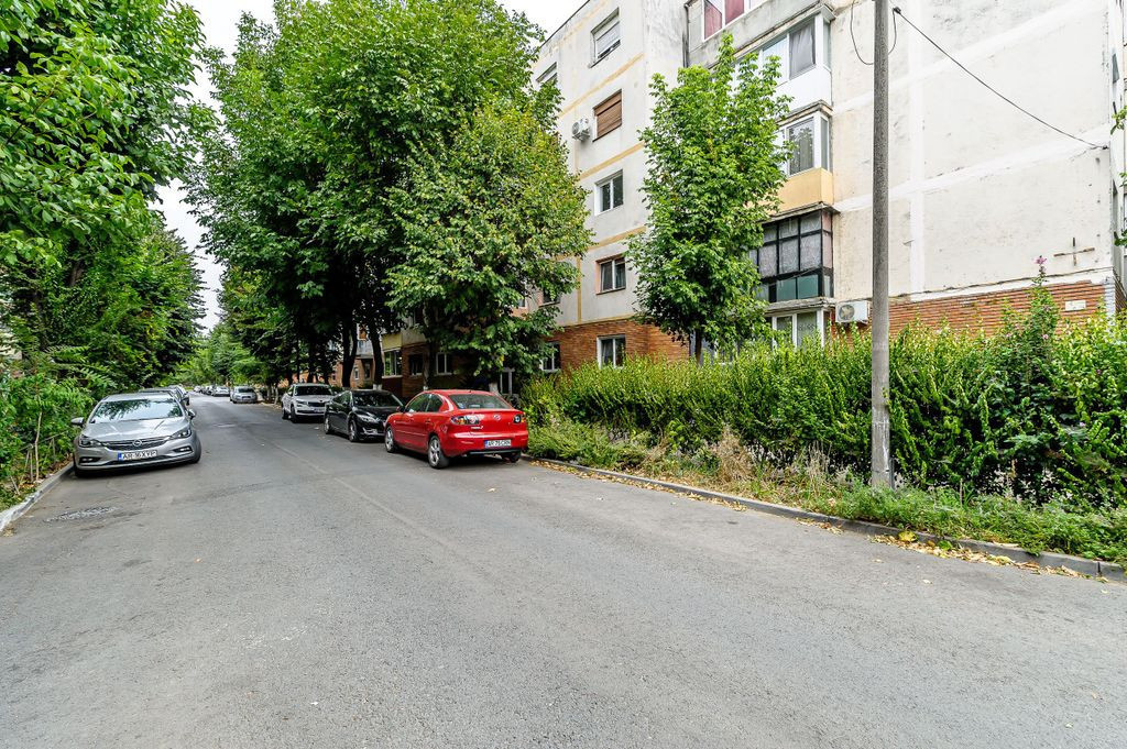 REZERVAT! Apartament, 3 camere, 2 băi, Etajul 2 în Mica...