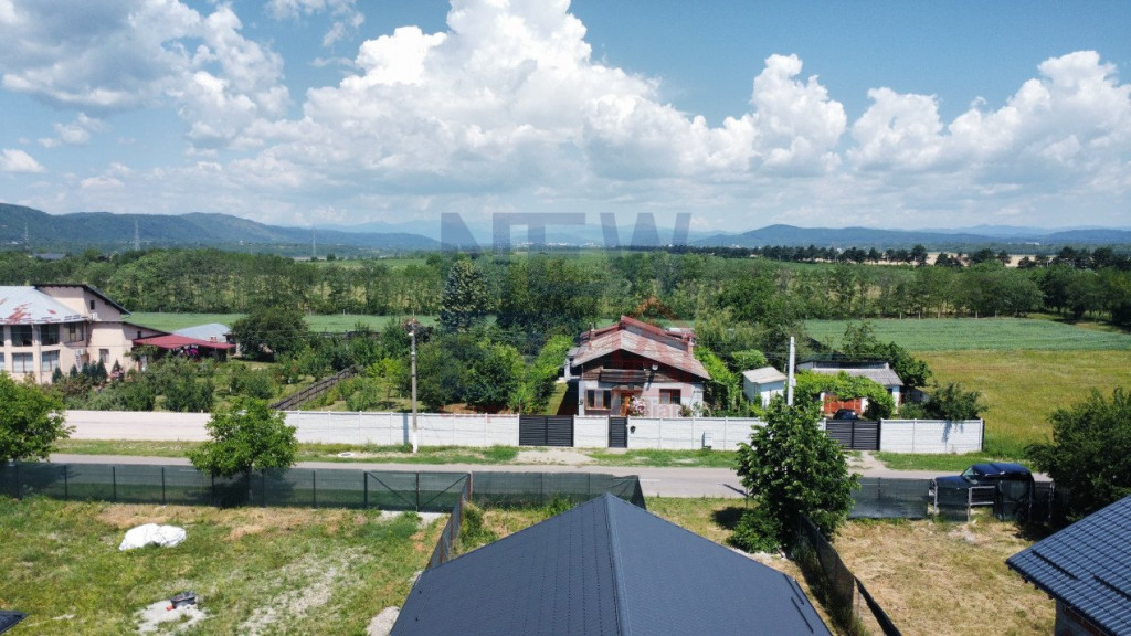 Vila la rosu 130mp cu teren de 2400mp in Floresti, Prahova