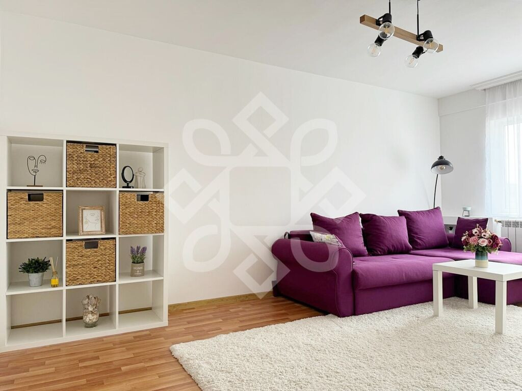 Apartament cu 3 camere de in zona Onestilor