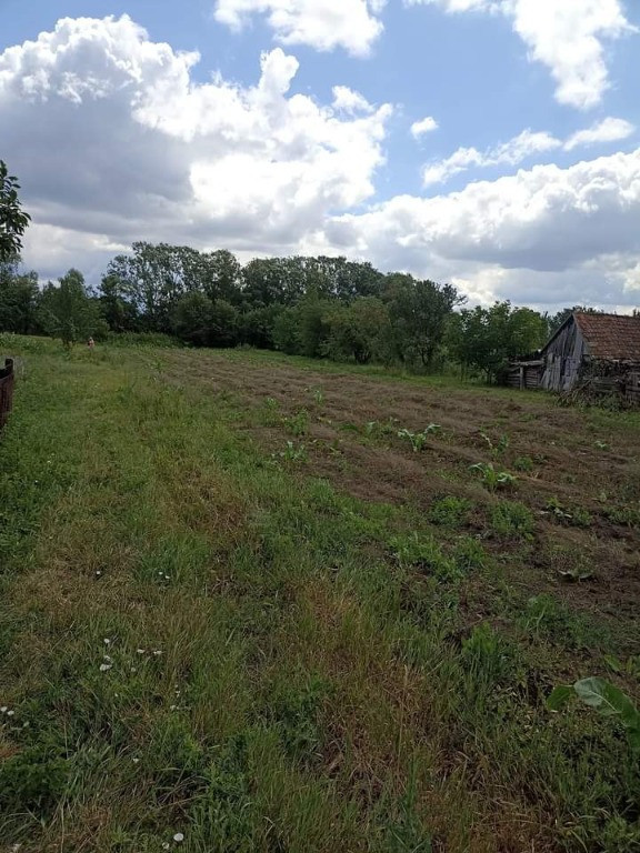 De vânzare teren intravilan în satul Let