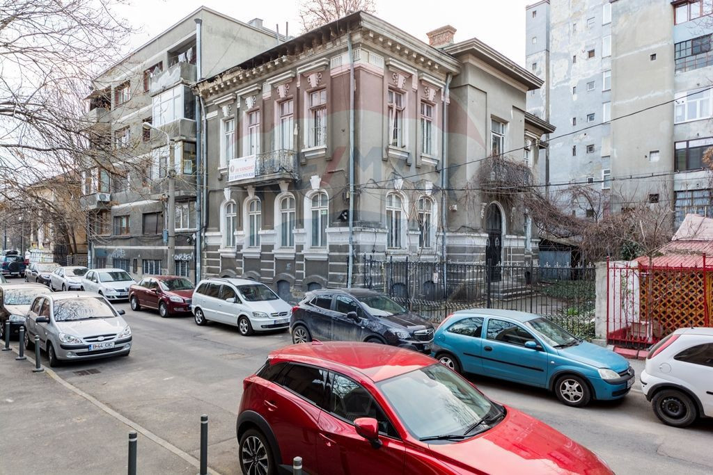 Vila interbelica, Art Deco, teren 521mp, AC. 15 apartamen...