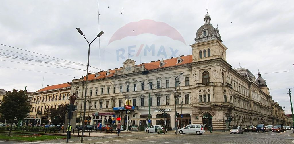 Apartament spatios de vanzare in Palatul Neuman, ultracen...