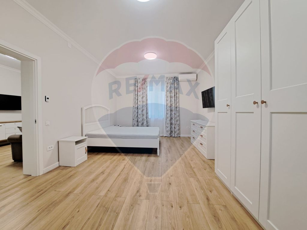 Apartament 4 camere, parcare, centrala proprie, Piata Rom...