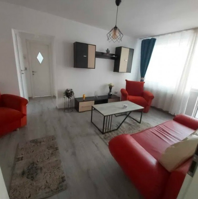 INCHIRIEZ apartament 2 camere,recent renovat, zona Mihai Viteazul