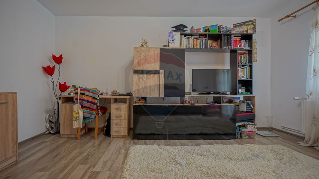 Apartament două camere decomandat la intrare în Răcăd...