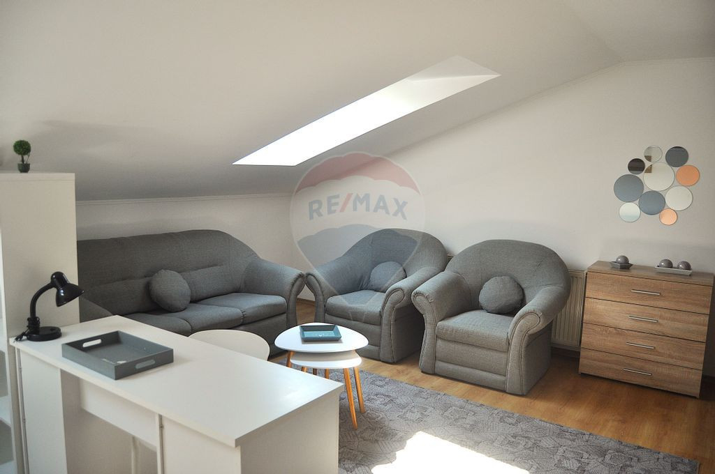 Apartament cu 2 camere de închiriat și loc de parcare, ...