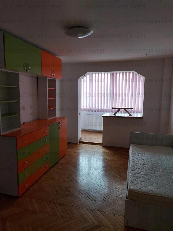 Apartament cu 3 camere, decomandat-Zona I.T.C.