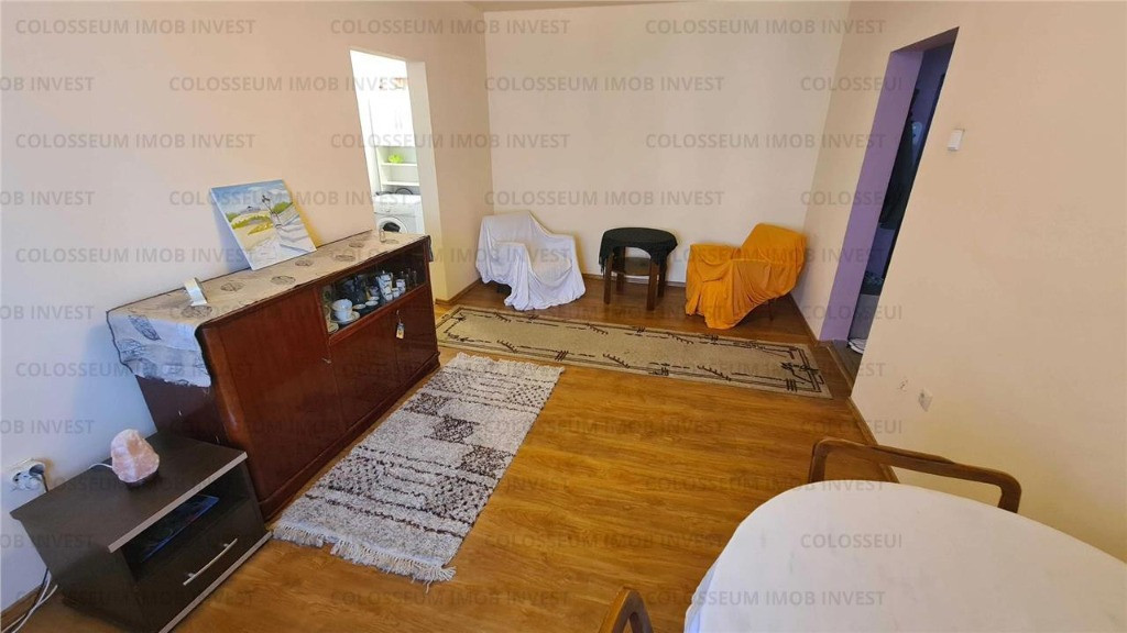 Apartament cu 2 camere semidecomandat - Zona Harmanului.