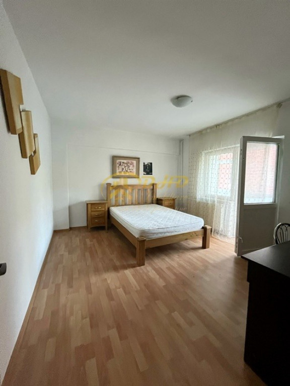 Apartament cu 2 camere decomandat cu CT - Targu Cucu