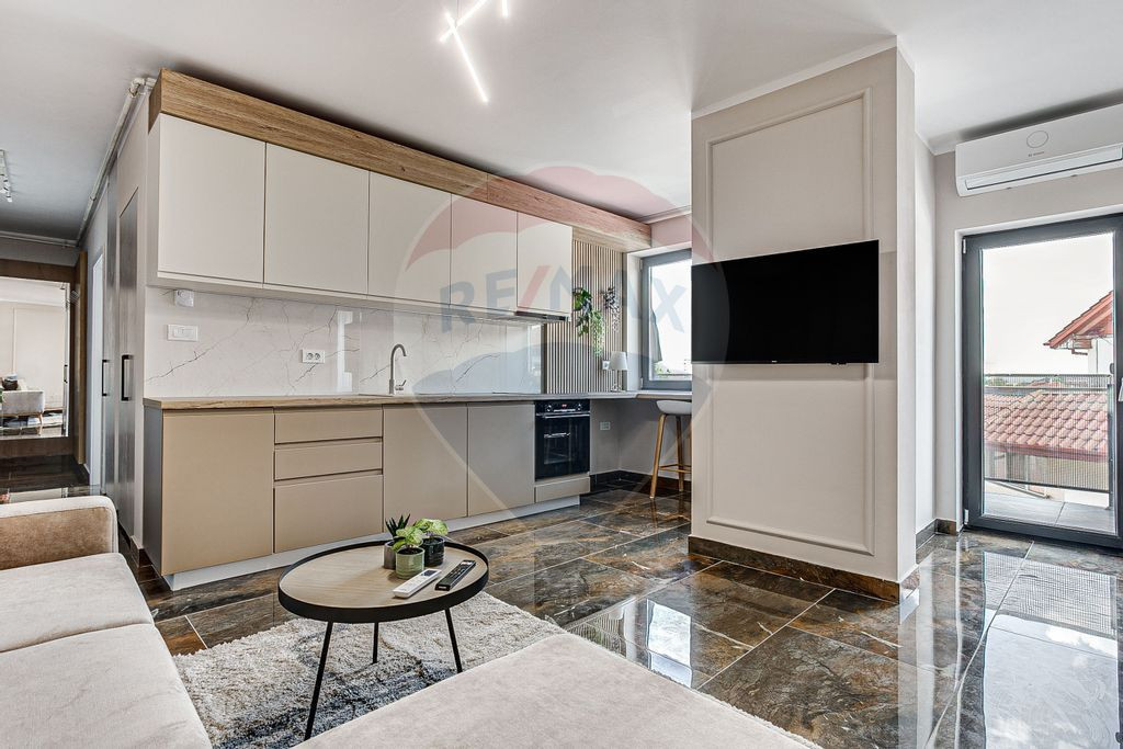 Apartament modern cu 3 camere de închiriat în zonă cen...