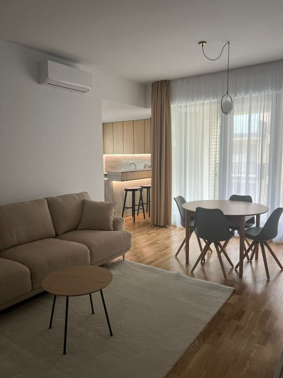 Apartament de 3 Camere - Confort și Eleganță