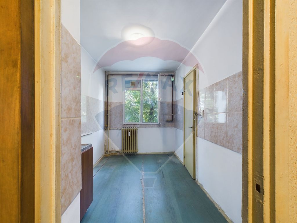 Apartament 3 camere de vanzare, racordare la gaze - Zona ...