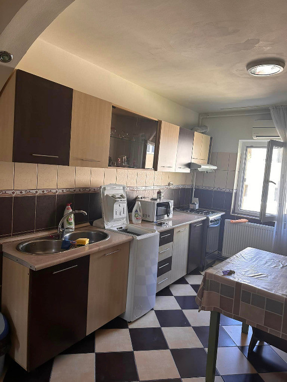 Apartament de 3 camere zona Astra,str paraului