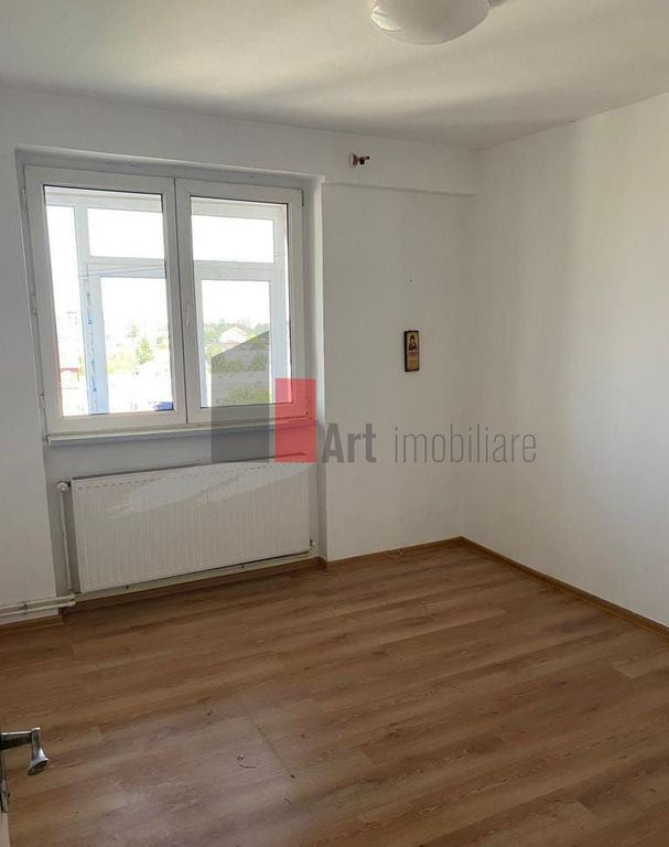 Apartament 3 camere Șos. Giurgiului.