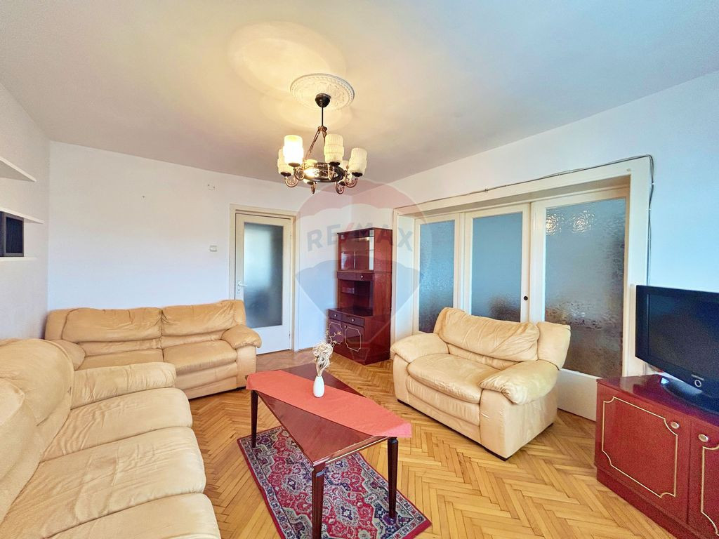 Apartament cu 4 camere de închiriat în zona ultracentra...