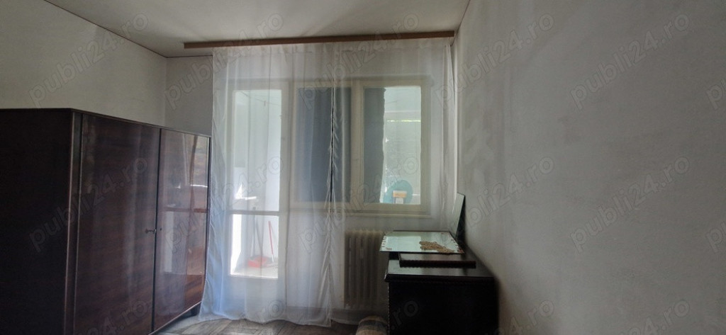 Apartament 2 camere DE RENOVAT - zona linistita Langa parc