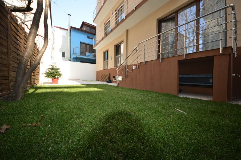 Ocazie! Apartament 3 camere cu curte| Zona Aviatiei| Idea...