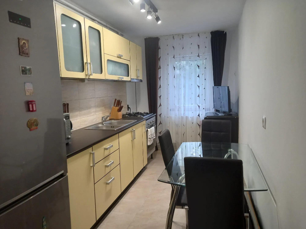 Apartament cu 2 camere, decomandat - zona Astra