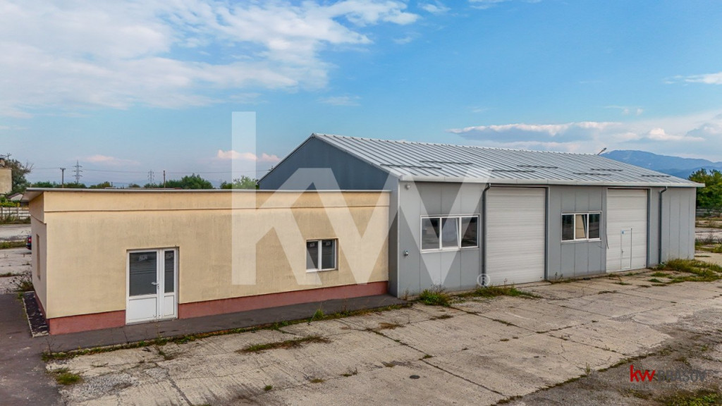 Hală industrială de închiriat - 240 mp + 60mp Birou, cent