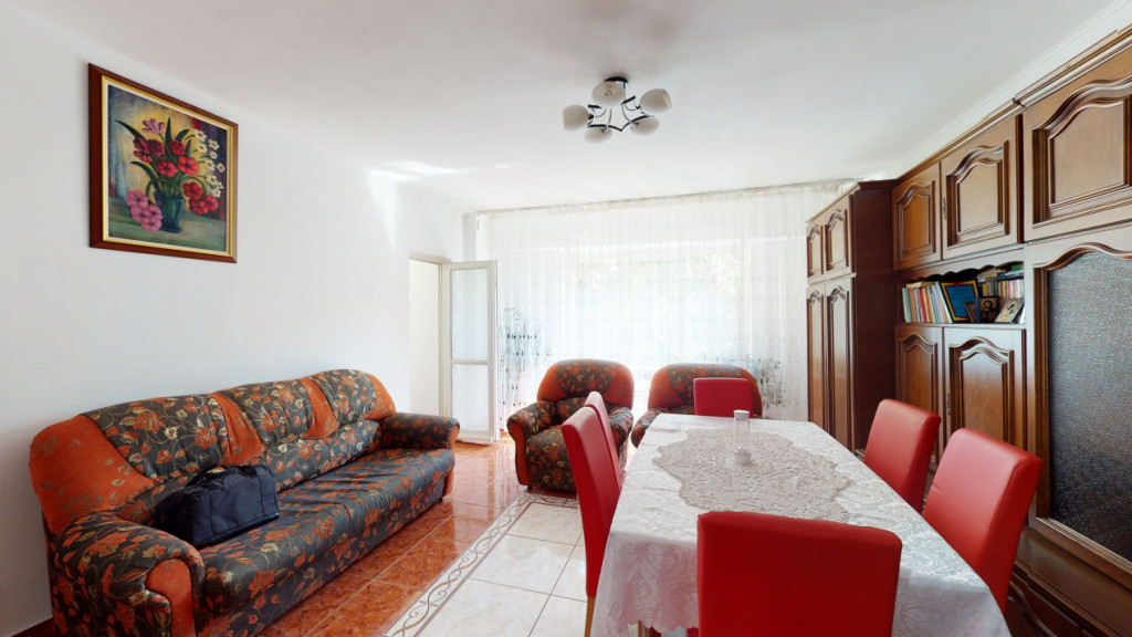 Apartament 4 camere decomandat - la 5 minute de mers pe jos