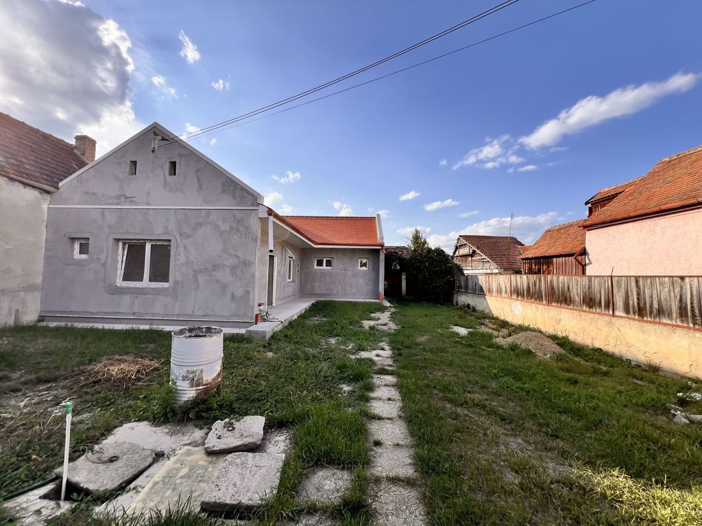 Casa 5 camere 2 garaje situata in Fagaras strada Titu Pertia