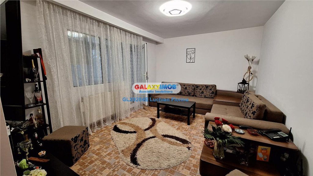 Apartament 4 camere, decomandat, centrala proprie, et.1, str