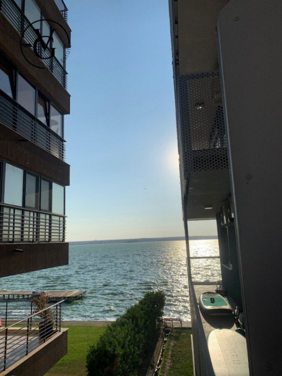 Apartament 2 camere - vedere spre lac - zona Butoaie