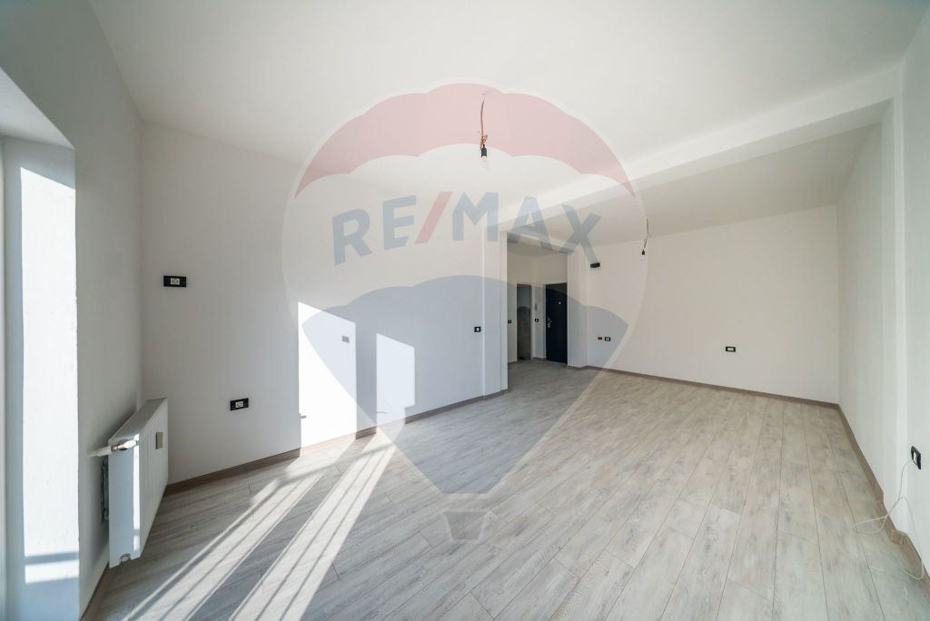 Apartament cu 1 camera vanzare + loc privat de parcare co...