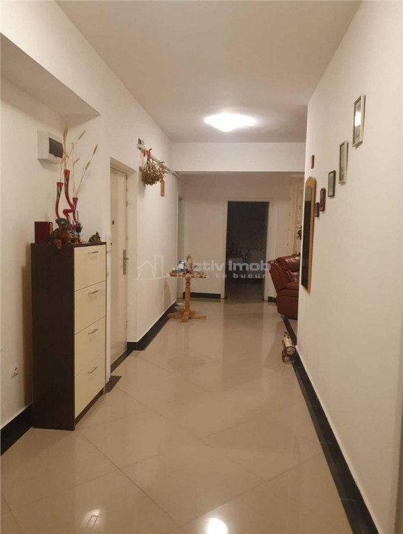 Apartament generos, cu 3 camere, s.u. 123 mp., modern mobila