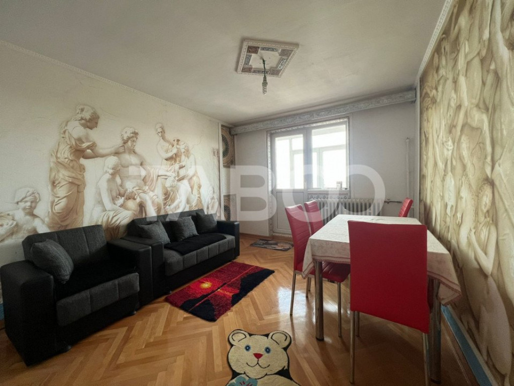 Apartament decomandat 3 camere zona 13 Decembrie de vanzare