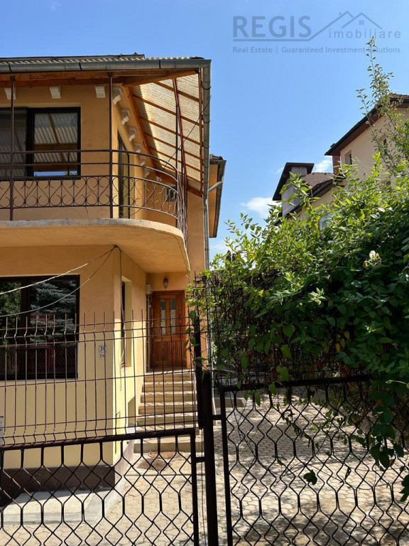 Casa moderna cu curte si gradina in Centrul Brasovului