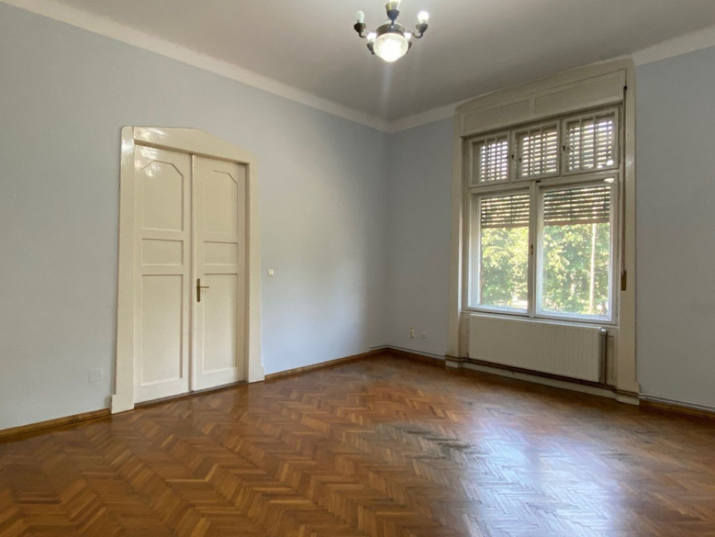 Apartament spațios în stil clasic, Bld. Revoluției, cladi