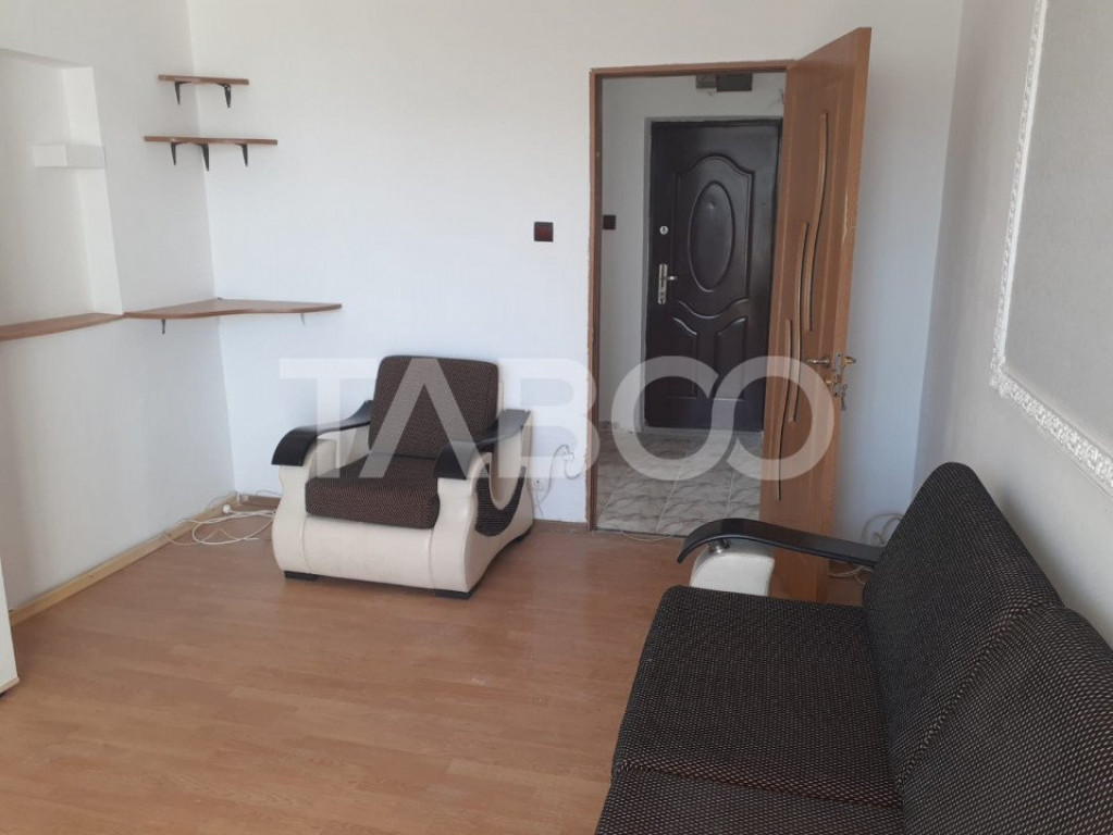 Apartament renovat 2 camere decomandate de vanzare zona Gari