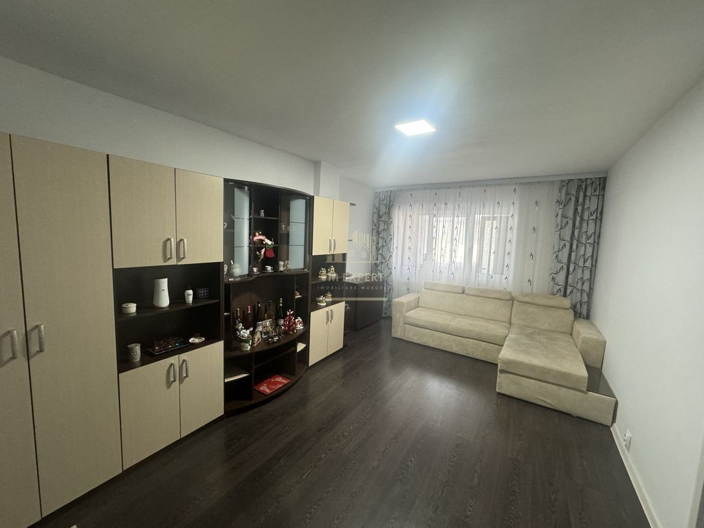 APARTAMENT CU 3 CAMERE, ETAJ 4, GRUI, CAMPULUNG