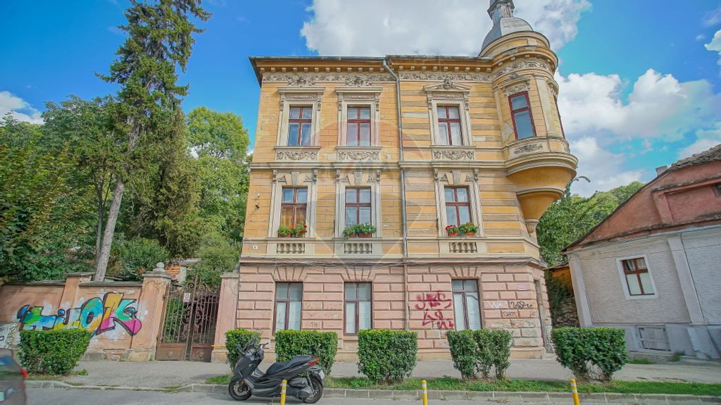 Apartament cu 4 camere de vânzare în zona Brasovul Vechi