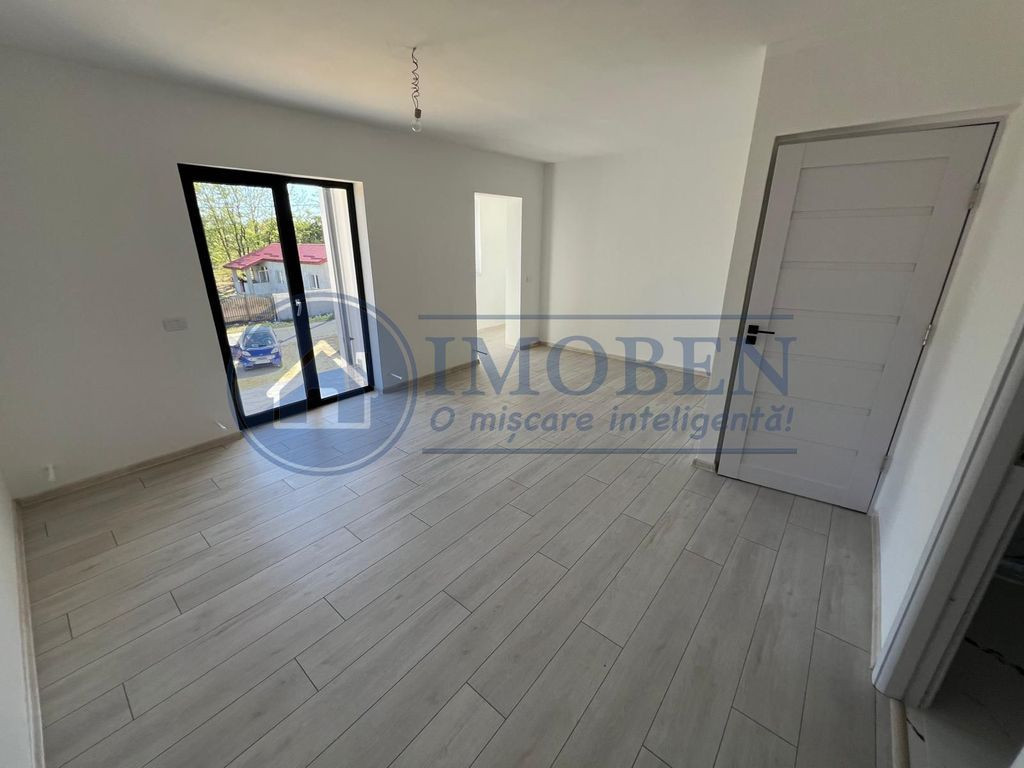 Vila P+1 - Living-4 Dormitoare -3 Bai - Bucatarie-Gaze - ...