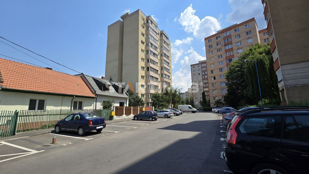 Apartament 3 camere cu boxa zona Grivitei