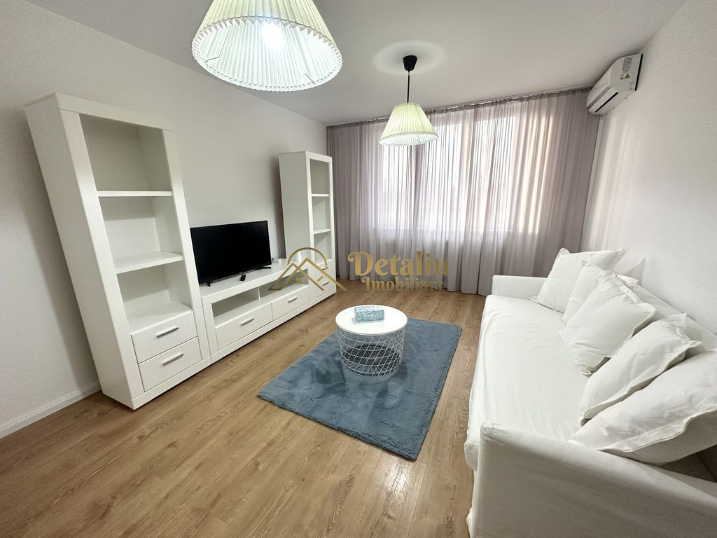 Apartament cu 3 camere de inchiriat, Centru